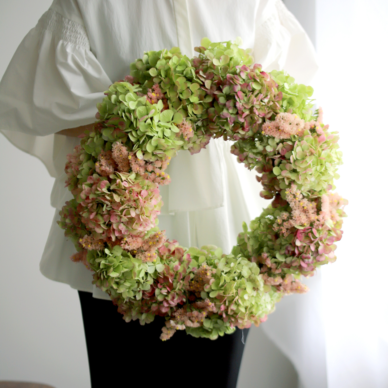 想いを重ねる紫陽花リース